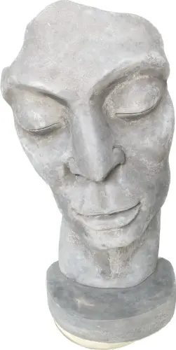 Artikelbild des Artikels “Aras - Gesicht, nach rechts blickend, 120cm H | Steinguss “
